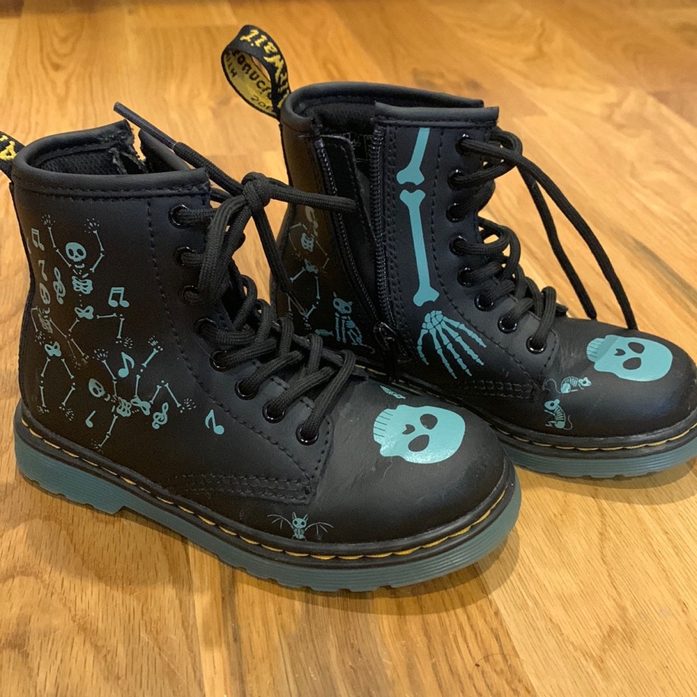 Dr. Martens Toddler 11 US Glow In the Dark Skeletons